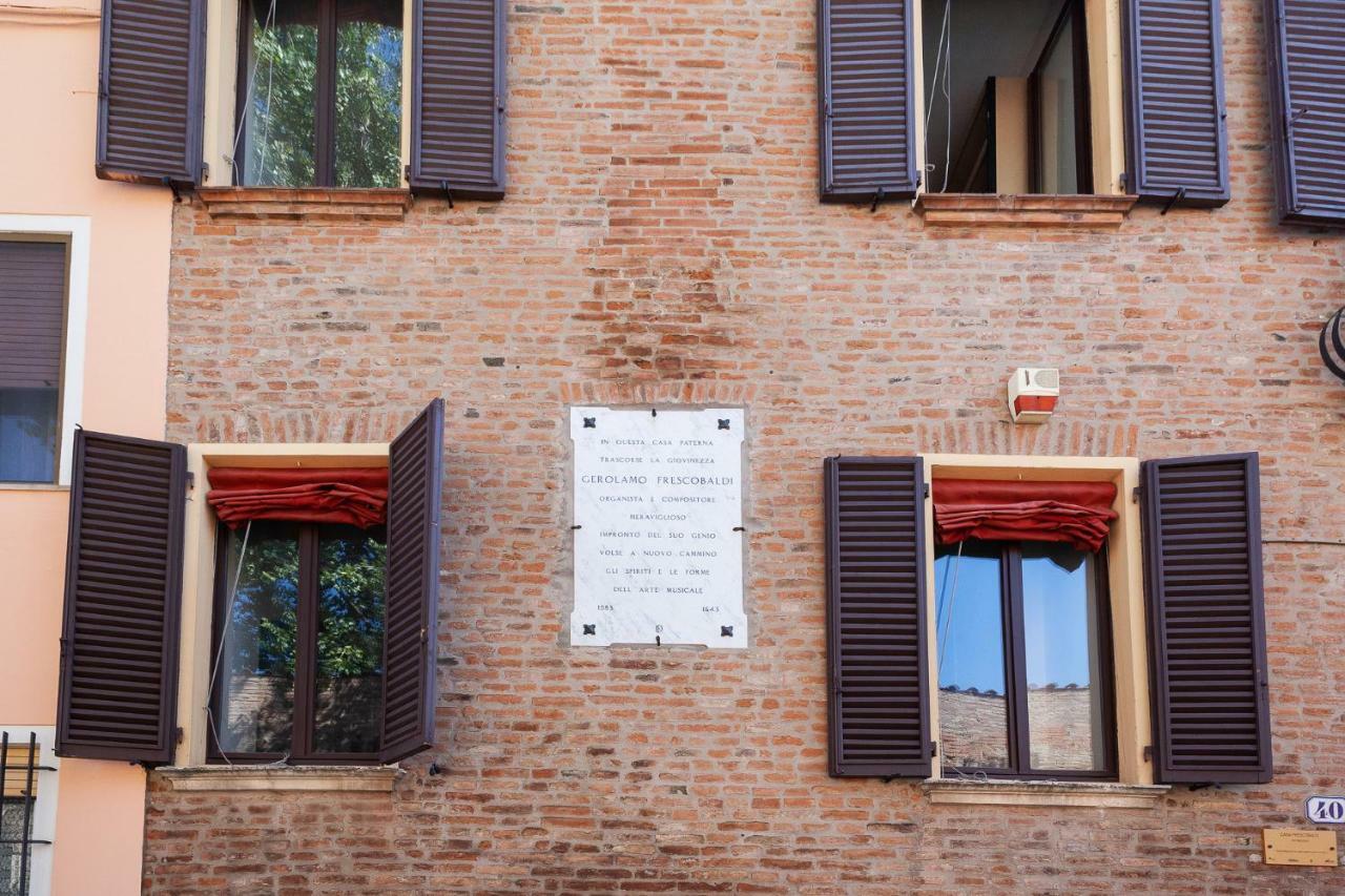 Duplex Apartment In Pieno Centro フェラーラ エクステリア 写真