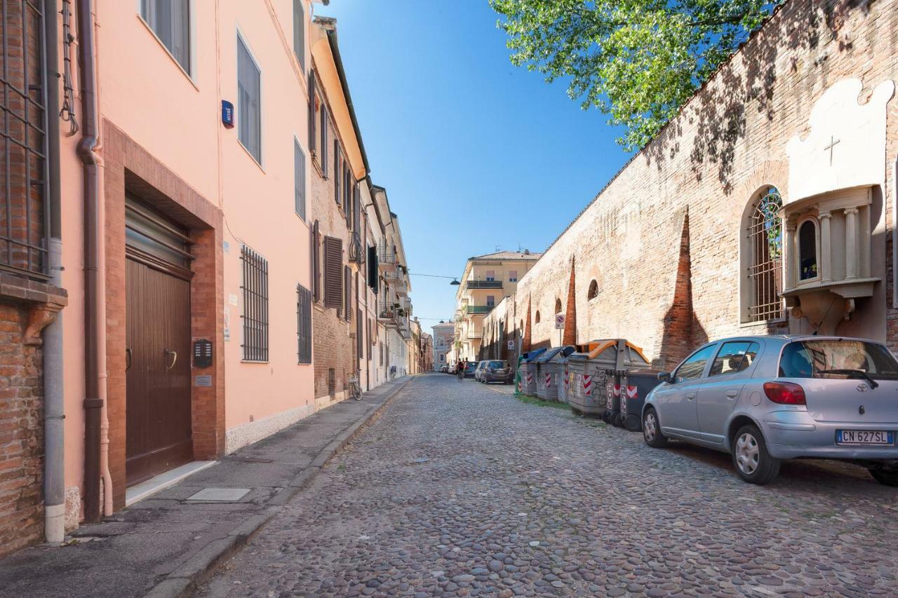 Duplex Apartment In Pieno Centro フェラーラ エクステリア 写真