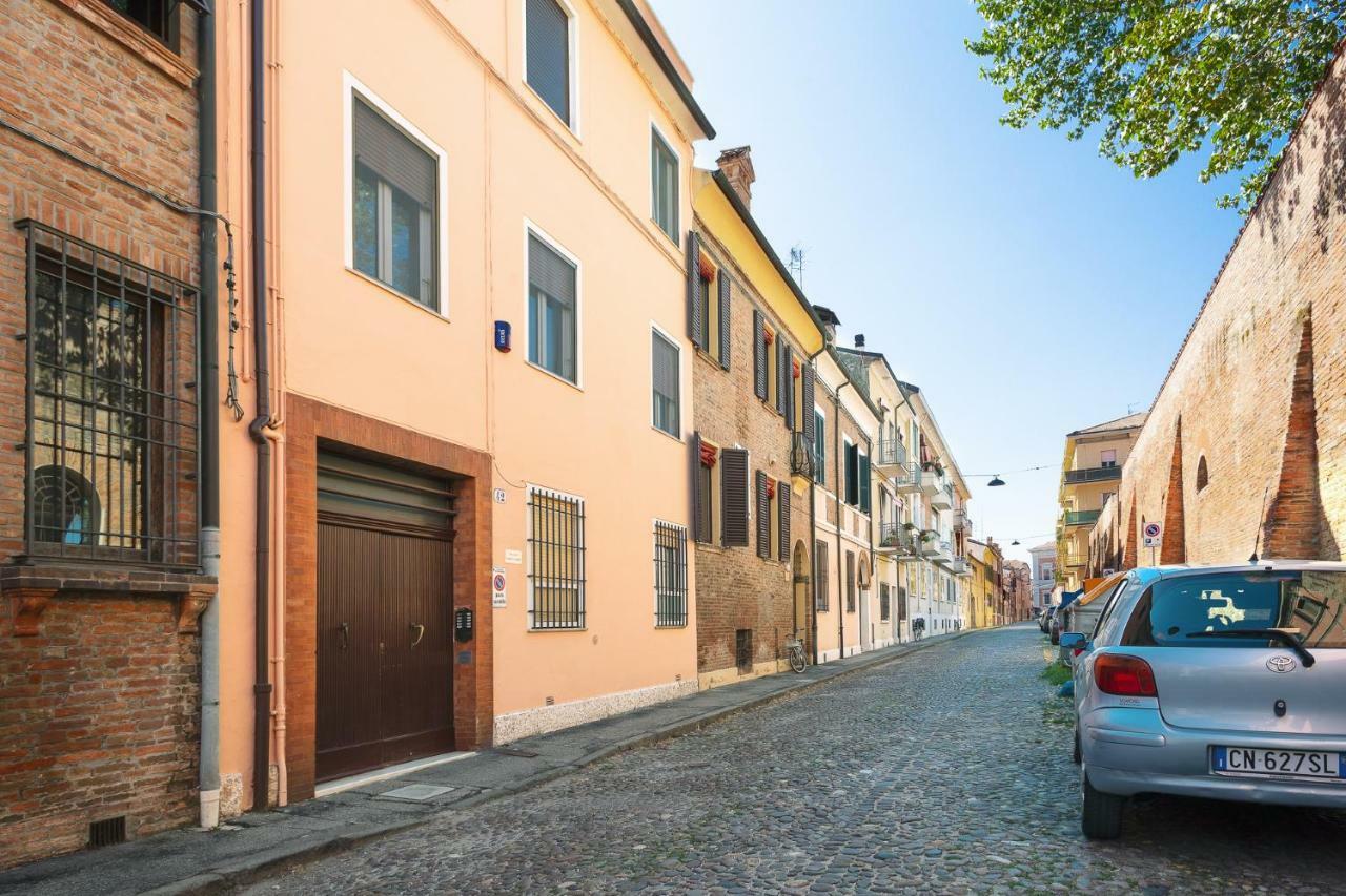 Duplex Apartment In Pieno Centro フェラーラ エクステリア 写真